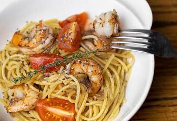 Pasta capellini with shrimp